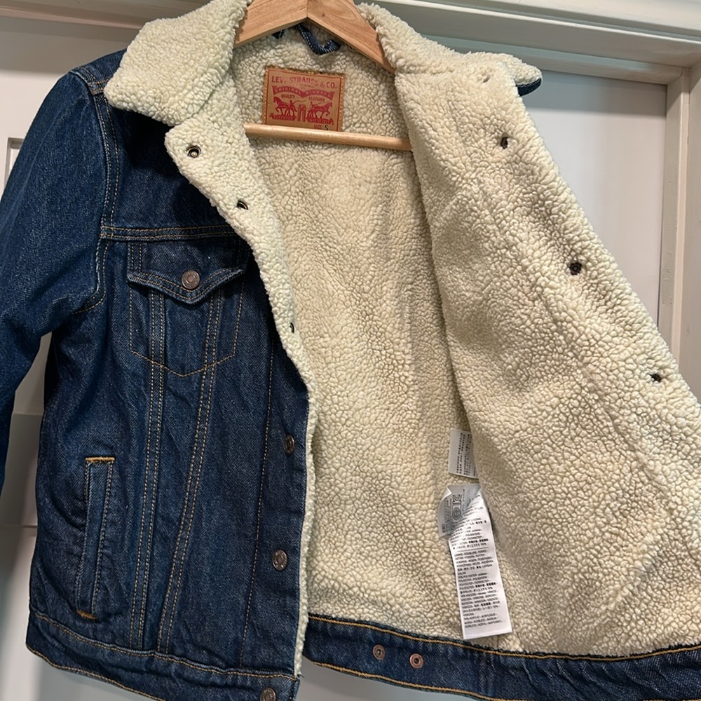 Levi’s women’s Sherpa jean jacket size S - Picture 4 of 7